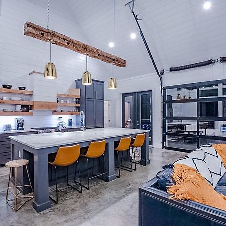 "The Barndo" 4Br Luxury Cabin, Hot Tub, Fire Pit, Bunks, Arcades, Playhouse! โบรคเคนโบว์ ภายนอก รูปภาพ