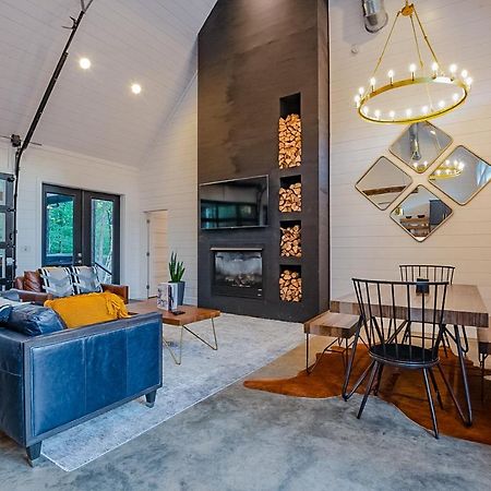 "The Barndo" 4Br Luxury Cabin, Hot Tub, Fire Pit, Bunks, Arcades, Playhouse! โบรคเคนโบว์ ภายนอก รูปภาพ