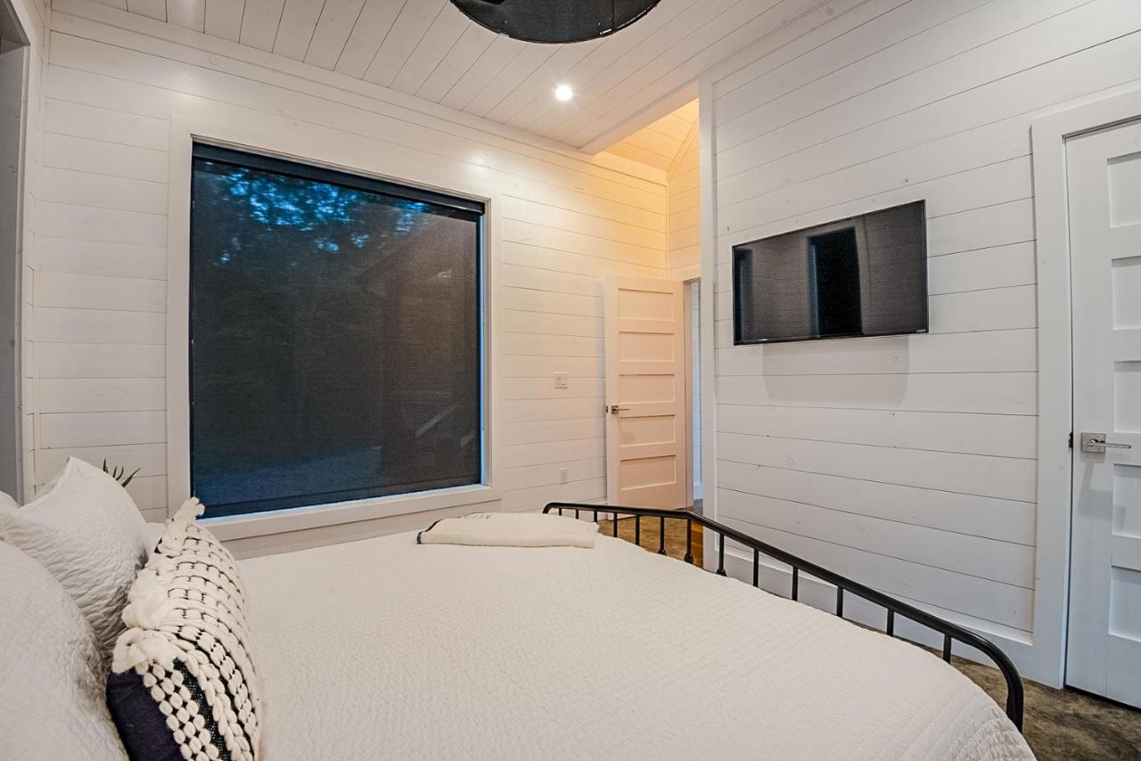 "The Barndo" 4Br Luxury Cabin, Hot Tub, Fire Pit, Bunks, Arcades, Playhouse! โบรคเคนโบว์ ภายนอก รูปภาพ