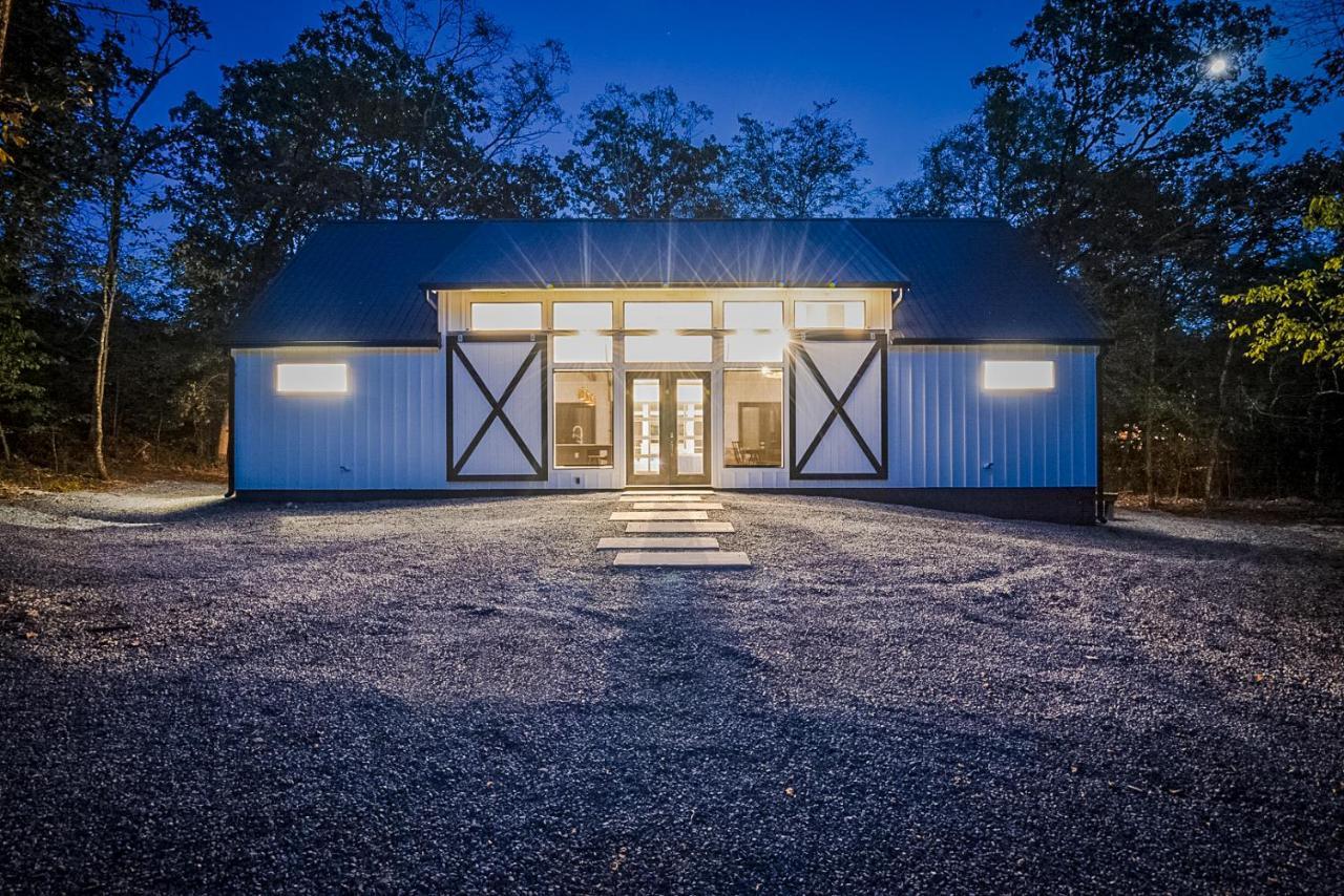 "The Barndo" 4Br Luxury Cabin, Hot Tub, Fire Pit, Bunks, Arcades, Playhouse! โบรคเคนโบว์ ภายนอก รูปภาพ