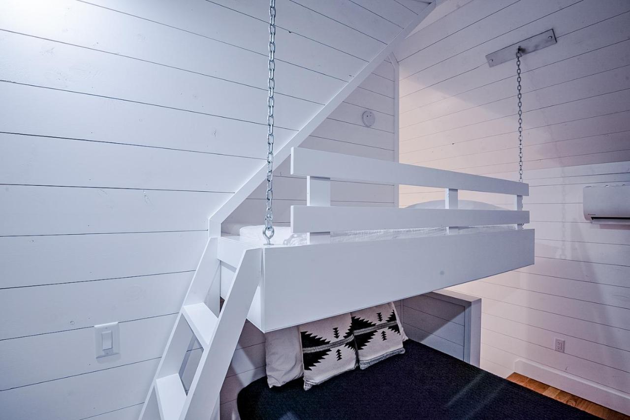 "The Barndo" 4Br Luxury Cabin, Hot Tub, Fire Pit, Bunks, Arcades, Playhouse! โบรคเคนโบว์ ภายนอก รูปภาพ