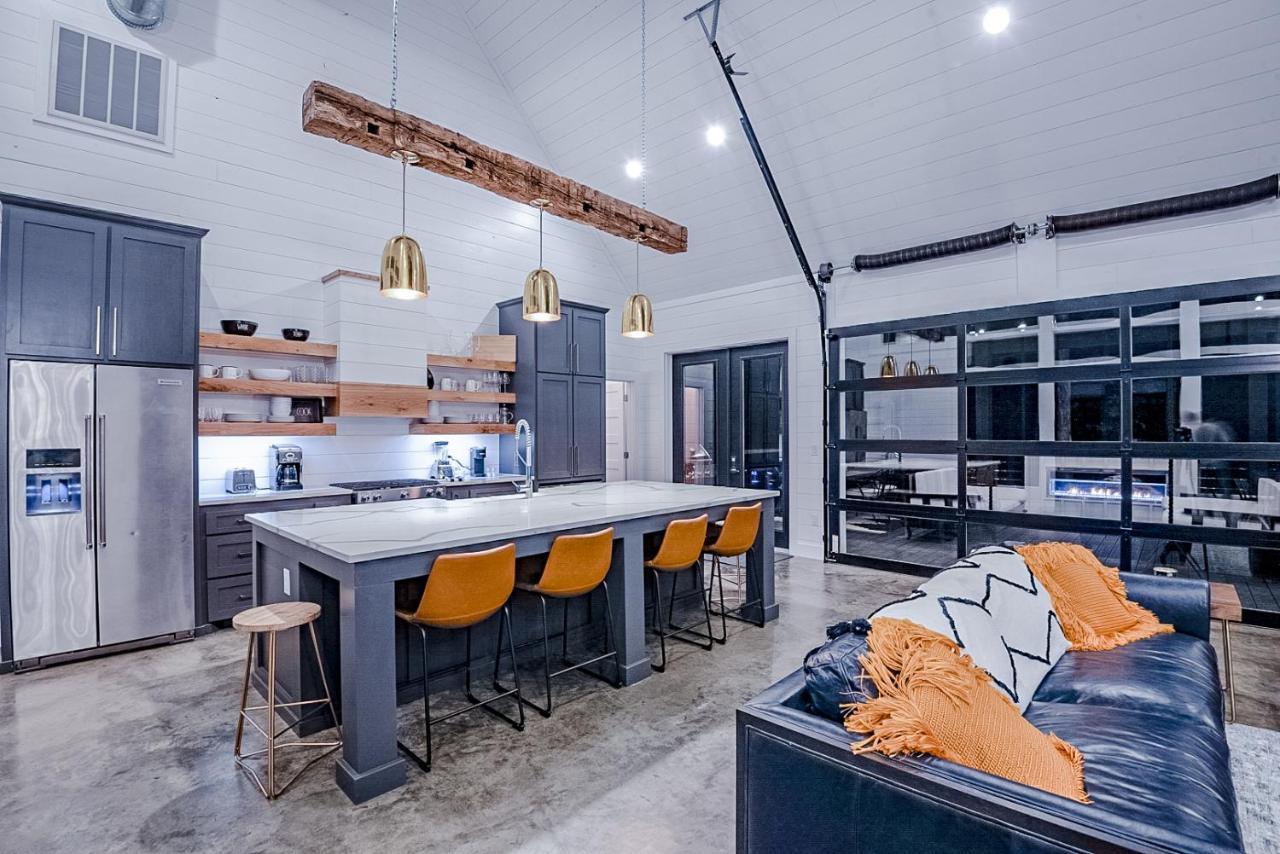 "The Barndo" 4Br Luxury Cabin, Hot Tub, Fire Pit, Bunks, Arcades, Playhouse! โบรคเคนโบว์ ภายนอก รูปภาพ