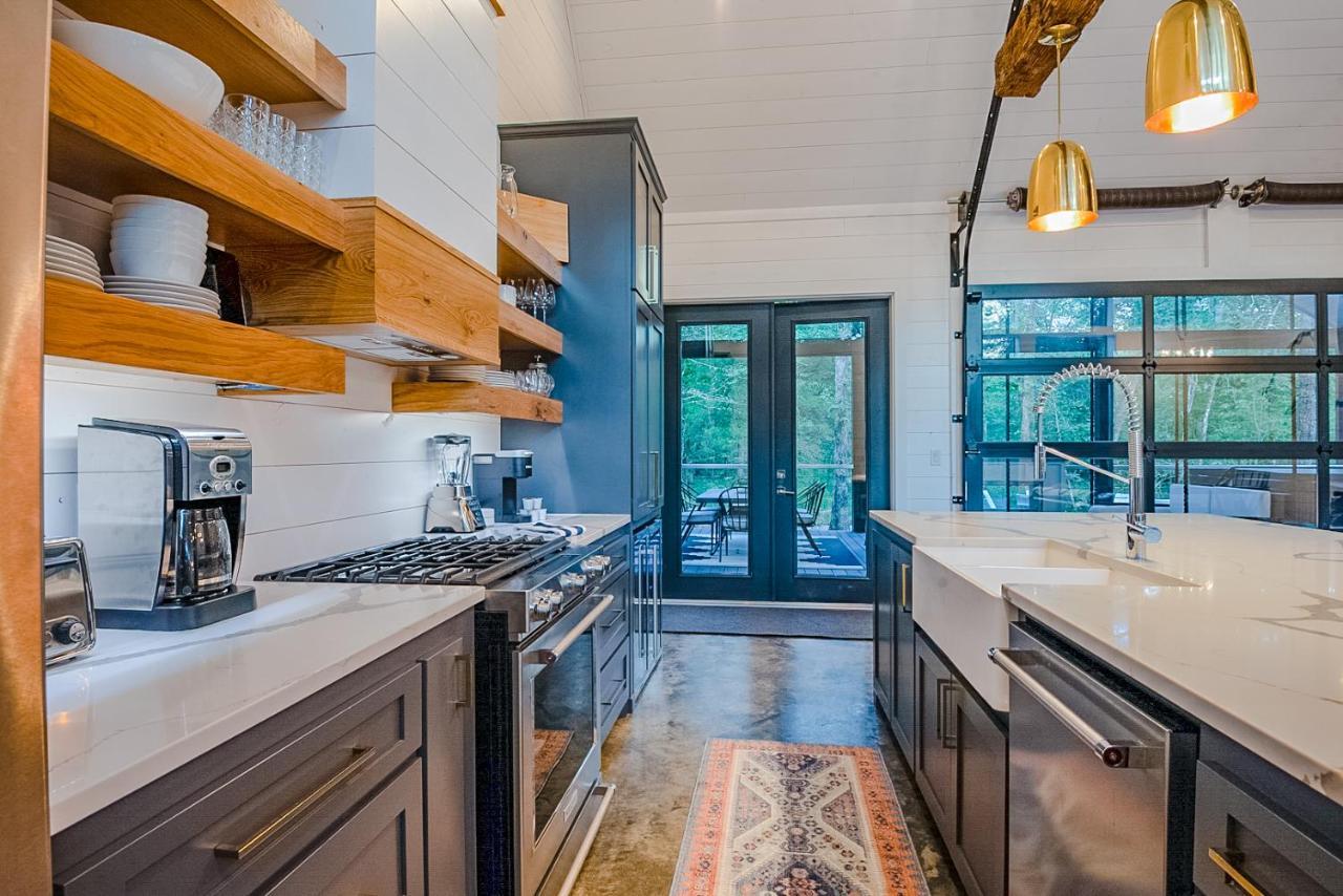 "The Barndo" 4Br Luxury Cabin, Hot Tub, Fire Pit, Bunks, Arcades, Playhouse! โบรคเคนโบว์ ภายนอก รูปภาพ