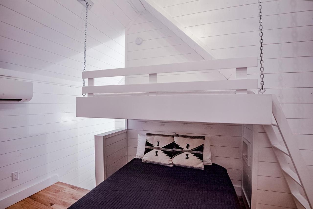 "The Barndo" 4Br Luxury Cabin, Hot Tub, Fire Pit, Bunks, Arcades, Playhouse! โบรคเคนโบว์ ภายนอก รูปภาพ