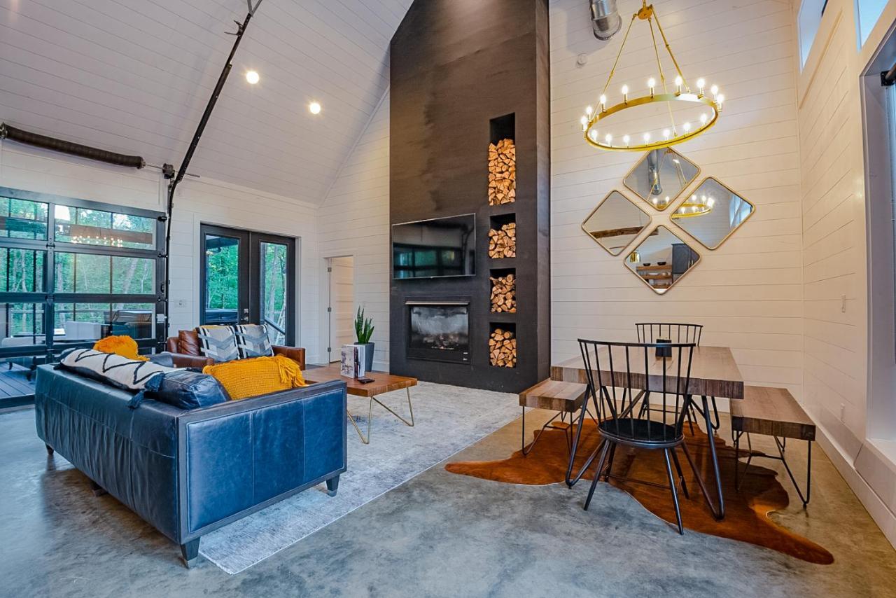 "The Barndo" 4Br Luxury Cabin, Hot Tub, Fire Pit, Bunks, Arcades, Playhouse! โบรคเคนโบว์ ภายนอก รูปภาพ