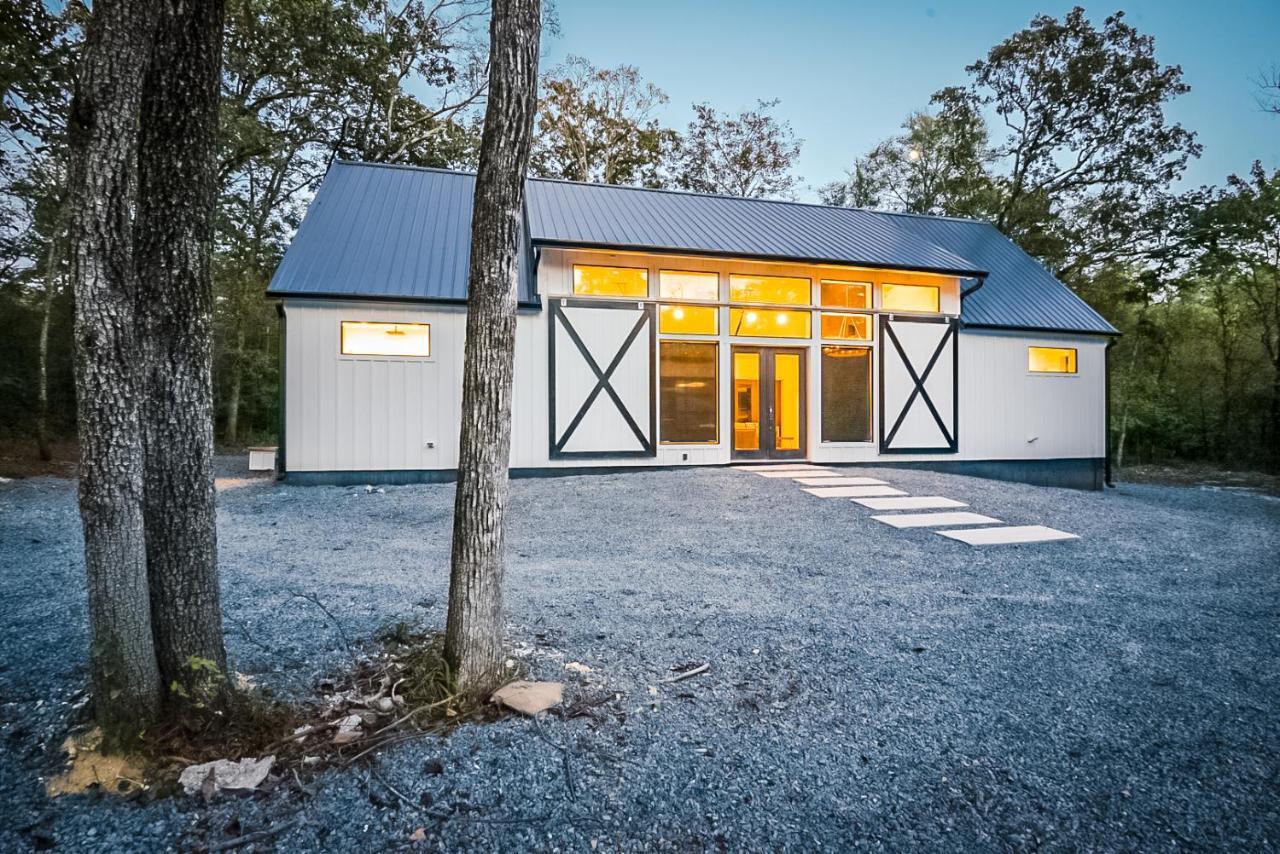 "The Barndo" 4Br Luxury Cabin, Hot Tub, Fire Pit, Bunks, Arcades, Playhouse! โบรคเคนโบว์ ภายนอก รูปภาพ