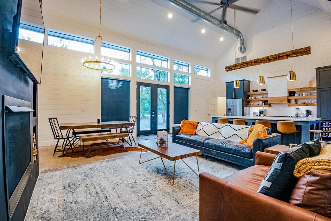 "The Barndo" 4Br Luxury Cabin, Hot Tub, Fire Pit, Bunks, Arcades, Playhouse! โบรคเคนโบว์ ภายนอก รูปภาพ