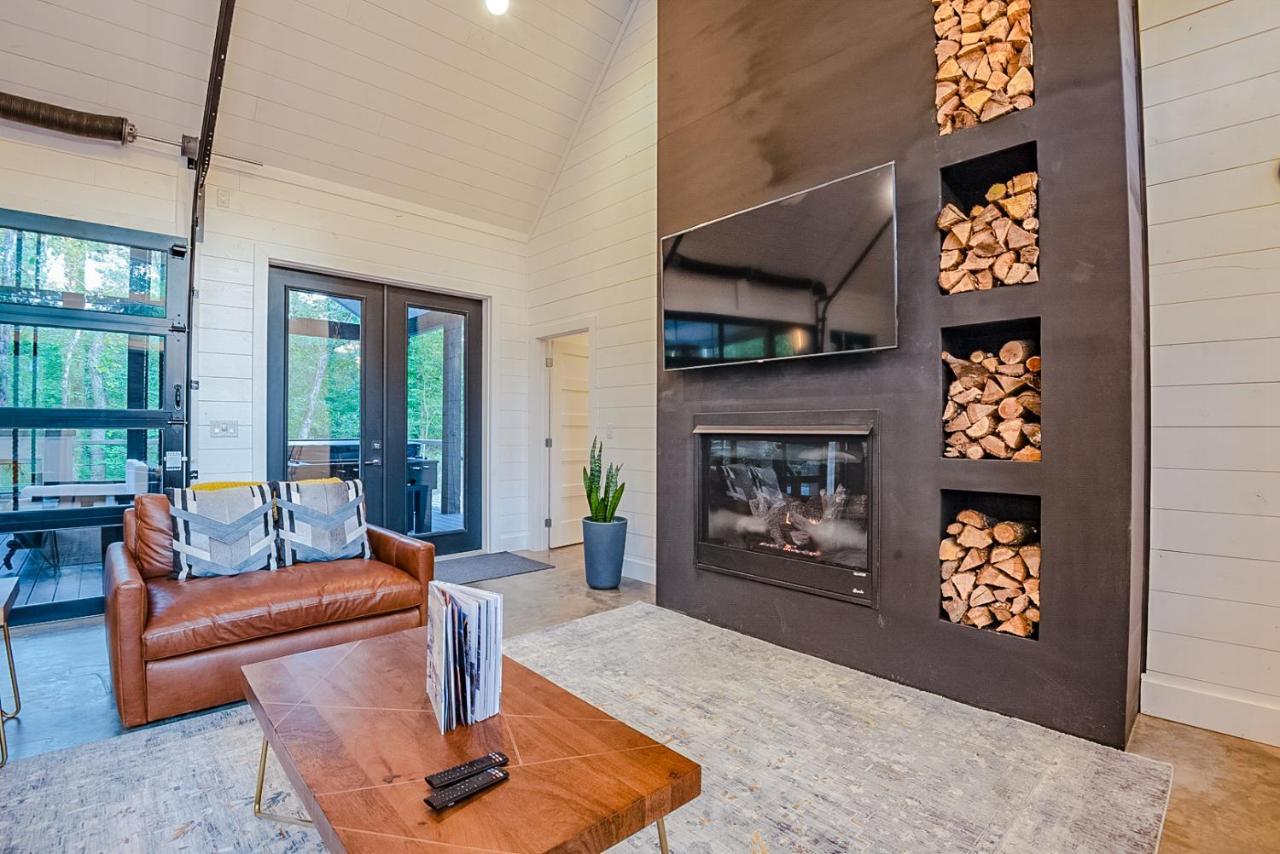 "The Barndo" 4Br Luxury Cabin, Hot Tub, Fire Pit, Bunks, Arcades, Playhouse! โบรคเคนโบว์ ภายนอก รูปภาพ