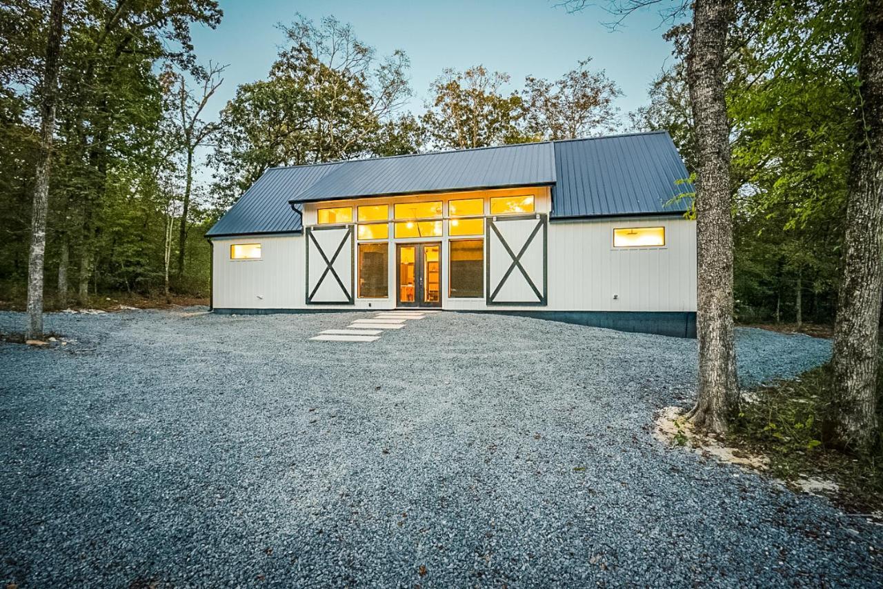 "The Barndo" 4Br Luxury Cabin, Hot Tub, Fire Pit, Bunks, Arcades, Playhouse! โบรคเคนโบว์ ภายนอก รูปภาพ