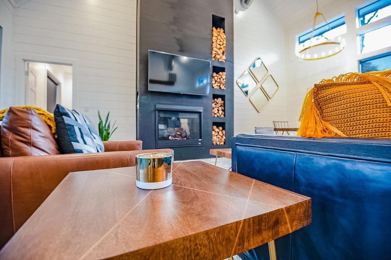 "The Barndo" 4Br Luxury Cabin, Hot Tub, Fire Pit, Bunks, Arcades, Playhouse! โบรคเคนโบว์ ภายนอก รูปภาพ